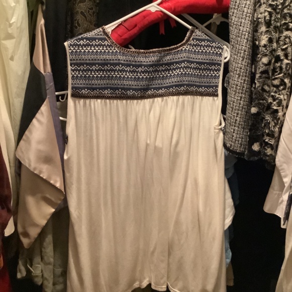 Cute sleeveless rayon blend tunic top - Picture 3 of 4